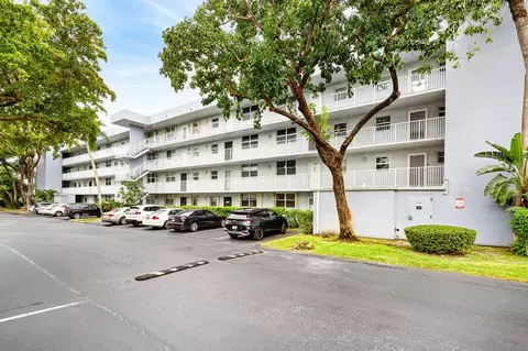 109 Royal Park Dr #3B, Oakland Park, FL 33309