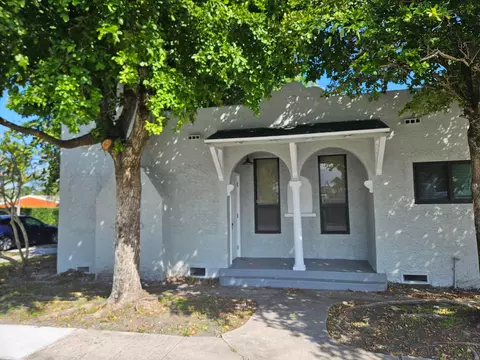 424 Putnam Rd, West Palm Beach, FL 33405