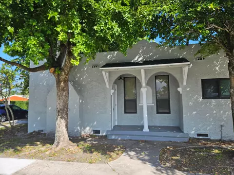 424 Putnam Rd, West Palm Beach, FL 33405