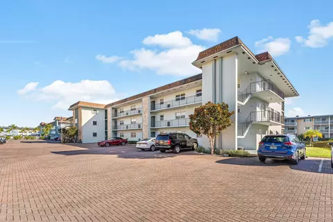 124 Shore Ct #303, North Palm Beach, FL 33408