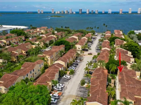 1020 Lake Shore Dr #202, Lake Park, FL 33403