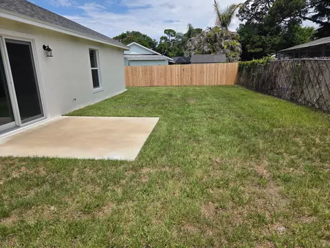 Exterior - 5232 SE 55th Ter, Stuart, FL 34997 photo 6 of 7