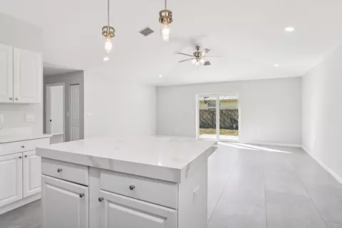 Kitchen - 5232 SE 55th Ter, Stuart, FL 34997 photo 5 of 5