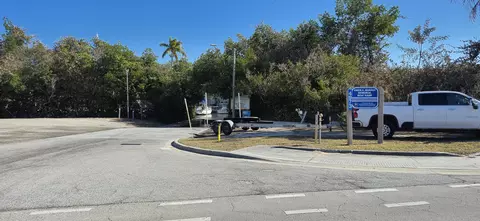 Exterior - 5232 SE 55th Ter, Stuart, FL 34997 photo 4 of 7