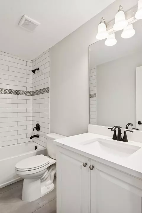 Bath - 5232 SE 55th Ter, Stuart, FL 34997 photo 3 of 4