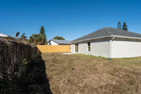 Exterior - 5232 SE 55th Ter, Stuart, FL 34997 photo 5 of 7