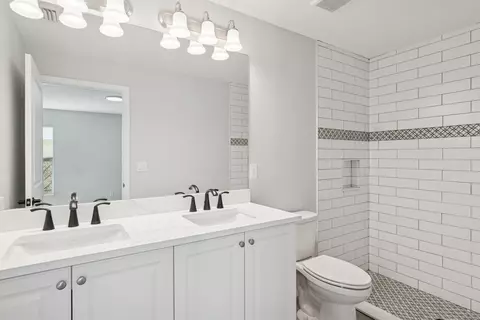 Bath - 5232 SE 55th Ter, Stuart, FL 34997 photo 2 of 4