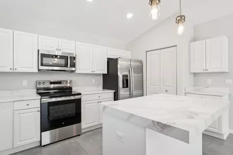 Kitchen - 5232 SE 55th Ter, Stuart, FL 34997 photo 2 of 5