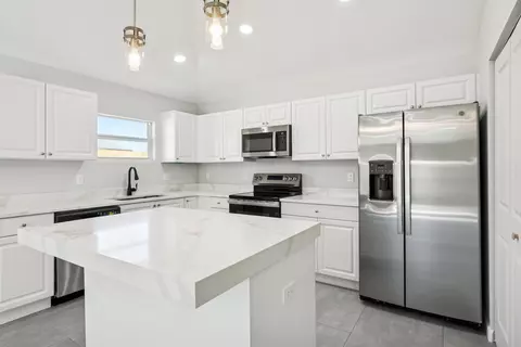 Kitchen - 5232 SE 55th Ter, Stuart, FL 34997 photo 4 of 5