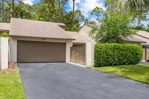 257 Pleasant Wood Dr, Wellington, FL 33414