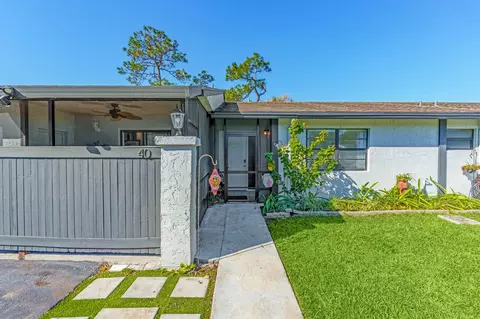 40 Seminole Ct E, Royal Palm Beach, FL 33411