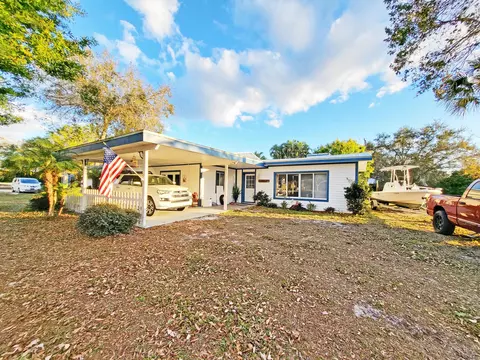 203 Melton Dr, Fort Pierce, FL 34982
