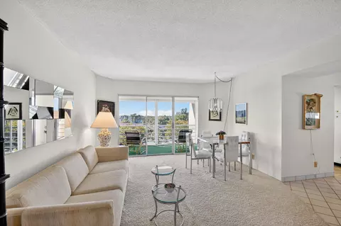 3590 Via Poinciana #616, Lake Worth, FL 33467