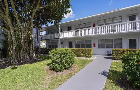 98 Cambridge E, West Palm Beach, FL 33417