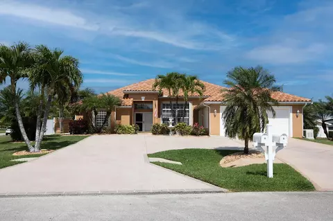2725 SW Somber Rd, Port Saint Lucie, FL 34953