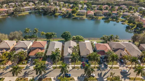 3800 Woodfield Dr, Coconut Creek, FL 33073