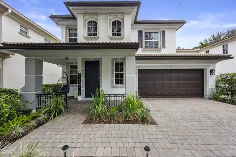 627 Castle Dr, Palm Beach Gardens, FL 33410