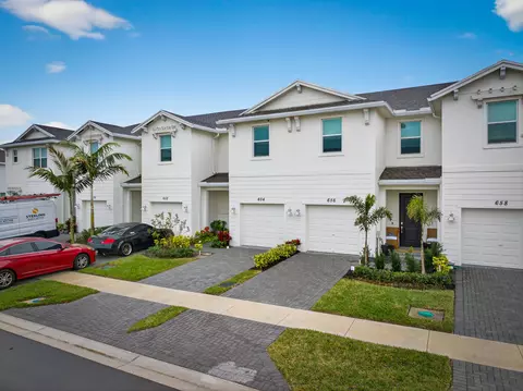 656 SE Lake Falls St, Port Saint Lucie, FL 34984