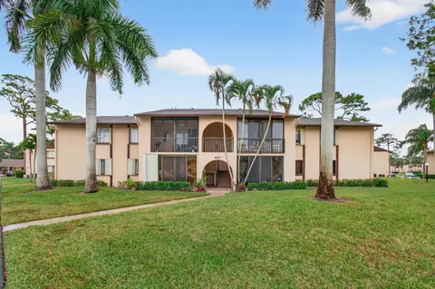 405 Pine Glen Ln #D-2, Greenacres, FL 33463
