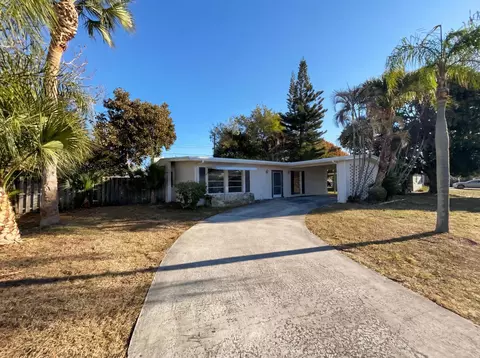 141 SE Calmoso Dr, Port Saint Lucie, FL 34983