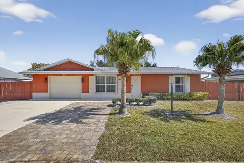 273 NE Orchard St, Port Saint Lucie, FL 34983