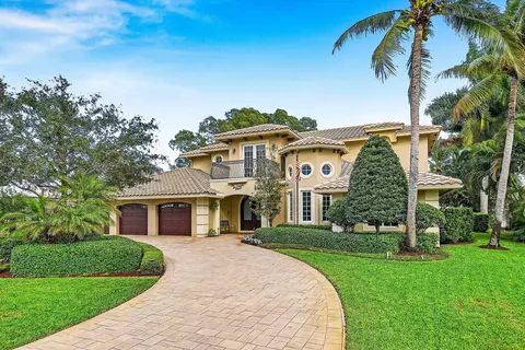 228 Orange Tree Dr, Atlantis, FL 33462