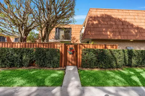749 Buttonwood Ln, Boynton Beach, FL 33436
