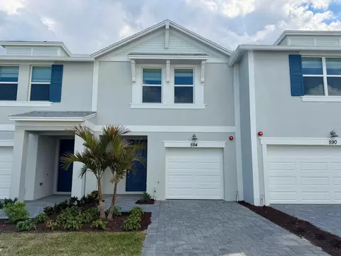 594 Salisbury Cir, Fort Pierce, FL 34982