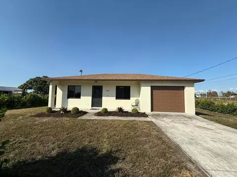 920 NW 4th St, South Bay, FL 33493