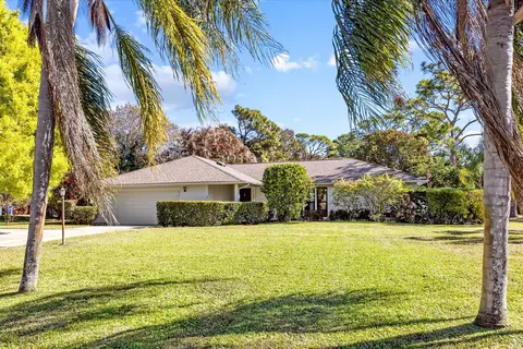 571 NE Town Ter, Jensen Beach, FL 34957