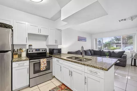 Kitchen - 2248 NE 37th St, Lighthouse Point, FL 33064 photo 8 of 8