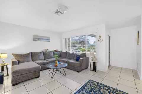 Living - 2248 NE 37th St, Lighthouse Point, FL 33064 photo 4 of 4