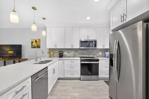 Kitchen - 2248 NE 37th St, Lighthouse Point, FL 33064 photo 4 of 8