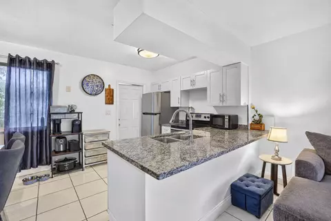 Kitchen - 2248 NE 37th St, Lighthouse Point, FL 33064 photo 7 of 8