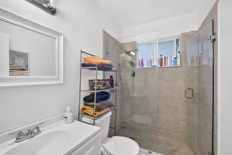 Bath - 2248 NE 37th St, Lighthouse Point, FL 33064 photo 4 of 4