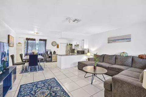 Living - 2248 NE 37th St, Lighthouse Point, FL 33064 photo 3 of 4