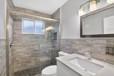 Bath - 2248 NE 37th St, Lighthouse Point, FL 33064 photo 1 of 4