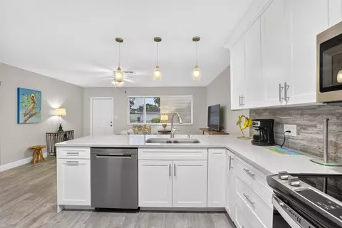 Kitchen - 2248 NE 37th St, Lighthouse Point, FL 33064 photo 5 of 8