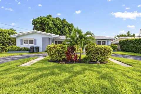 Exterior - 2248 NE 37th St, Lighthouse Point, FL 33064 photo 2 of 8