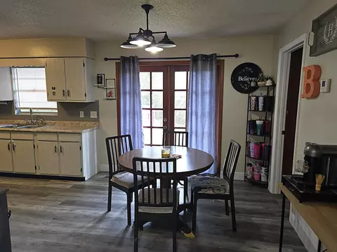 Dining - 211 NE 3rd Ter, Williston, FL 32696 photo 1 of 2