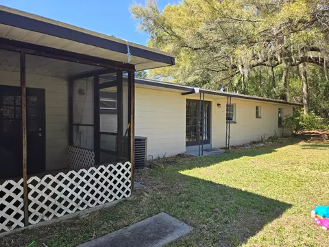 Exterior - 211 NE 3rd Ter, Williston, FL 32696 photo 3 of 12