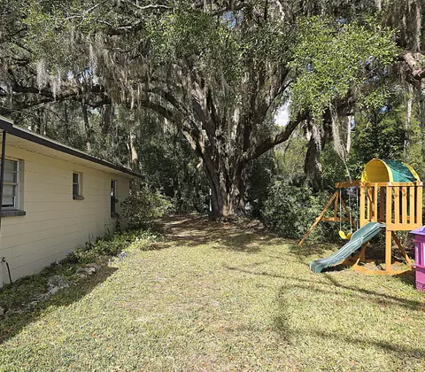 Exterior - 211 NE 3rd Ter, Williston, FL 32696 photo 9 of 12