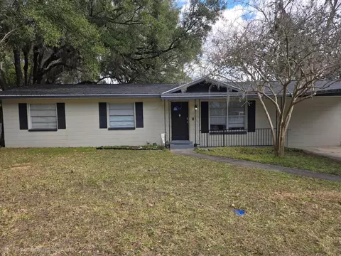 Exterior - 211 NE 3rd Ter, Williston, FL 32696 photo 1 of 12