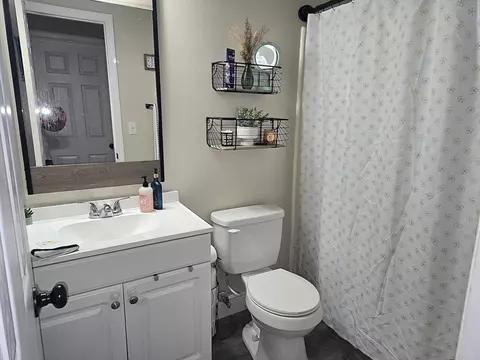 Bath - 211 NE 3rd Ter, Williston, FL 32696 photo 2 of 2