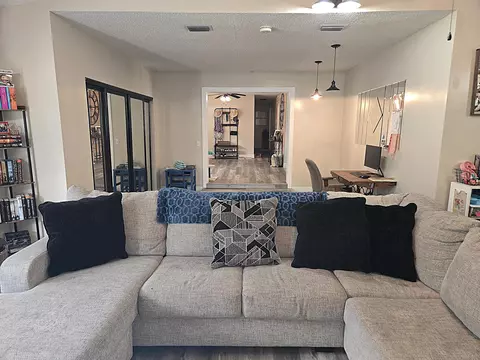 Living - 211 NE 3rd Ter, Williston, FL 32696 photo 8 of 11
