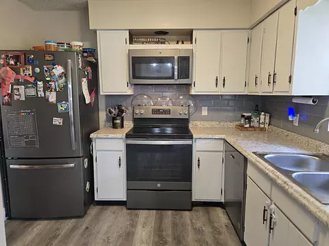 Kitchen - 211 NE 3rd Ter, Williston, FL 32696 photo 2 of 4