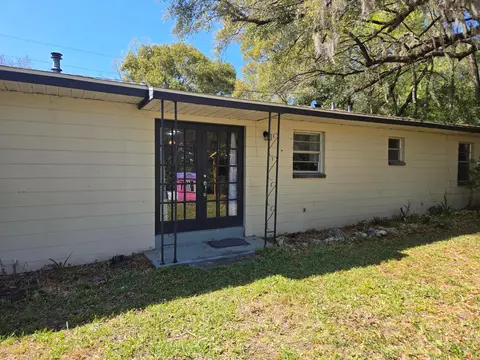 Exterior - 211 NE 3rd Ter, Williston, FL 32696 photo 7 of 12