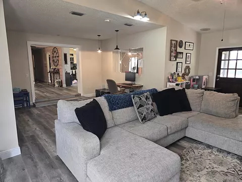 Living - 211 NE 3rd Ter, Williston, FL 32696 photo 7 of 11