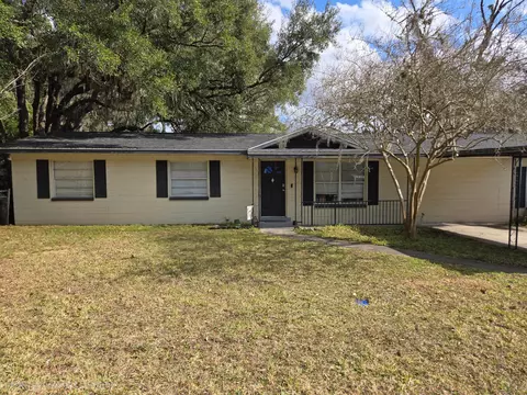 Exterior - 211 NE 3rd Ter, Williston, FL 32696 photo 2 of 12