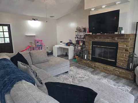 Living - 211 NE 3rd Ter, Williston, FL 32696 photo 10 of 11